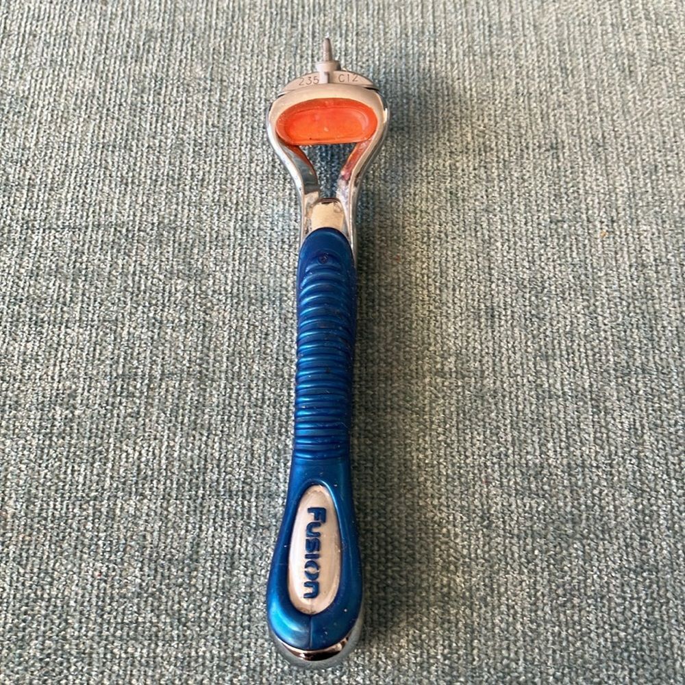 Gillette Fusion Razor - Picture 2 of 2